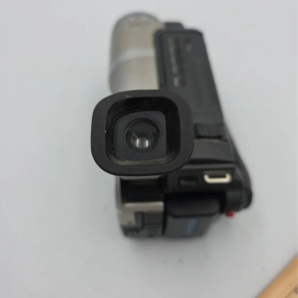 Sony Handycam CCD-TRV608 Silver 560x Digital Zoom Hi8 Camcorder - For Parts